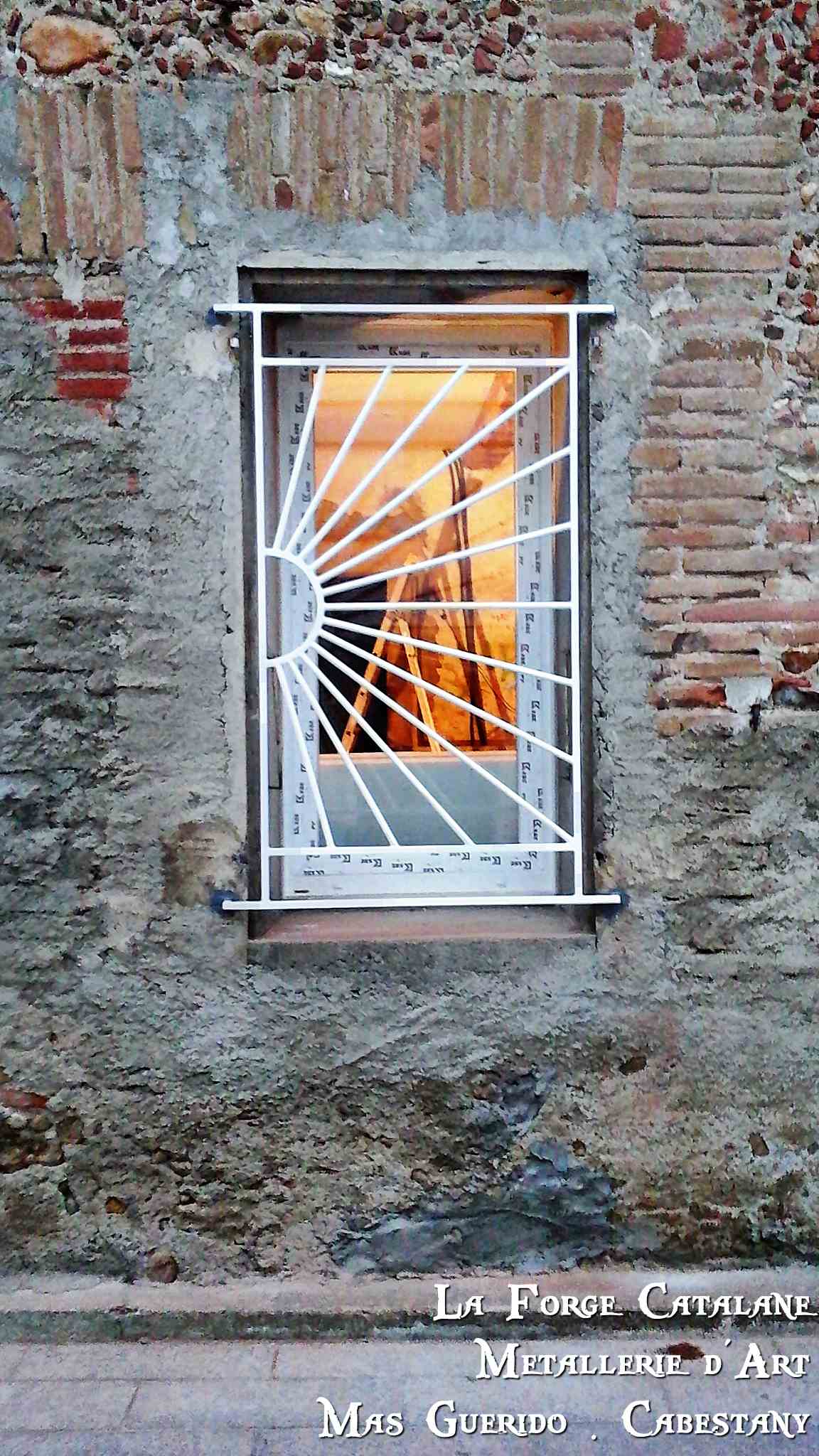 grille fixe soleil fer Forge Catalane Cabestany.jpg